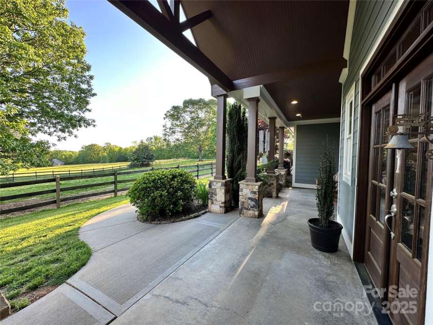 68 Stone Cottage Lane, Landrum, SC 29356.  MLS# CAR4251994, YatesRealty ID 17042. 