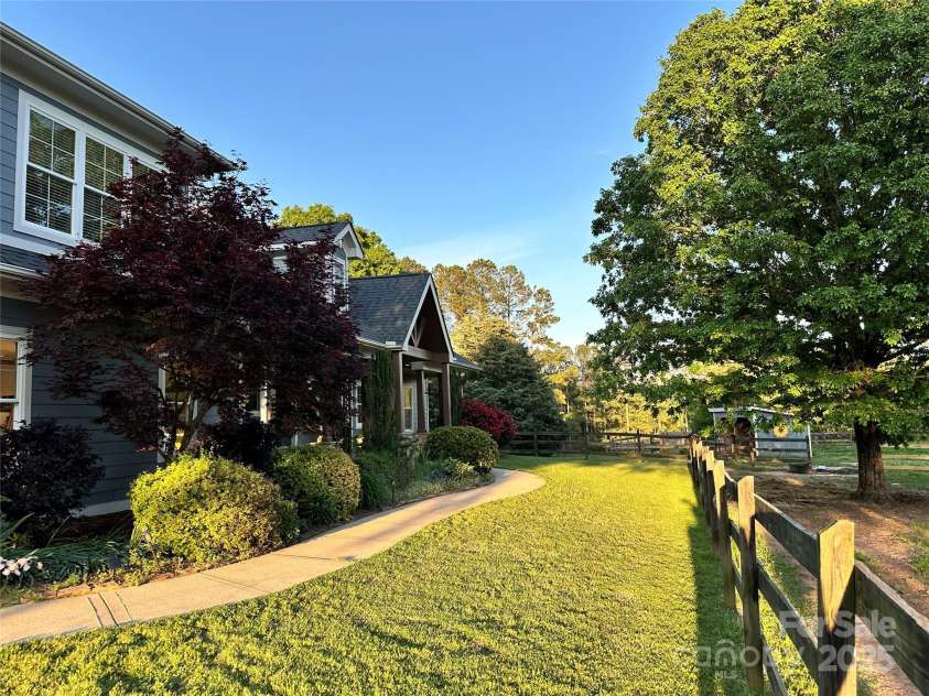 68 Stone Cottage Lane, Landrum, SC 29356.  MLS# CAR4251994, YatesRealty ID 17042. 