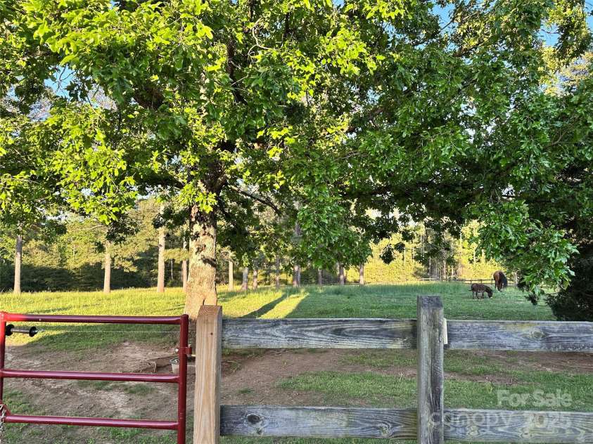 68 Stone Cottage Lane, Landrum, SC 29356.  MLS# CAR4251994, YatesRealty ID 17042. 