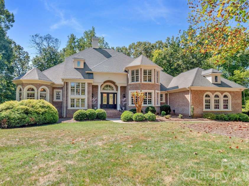 6052 Oxfordshire Road, Waxhaw, NC 28173.  MLS# CAR4426444, YatesRealty ID 17043. 