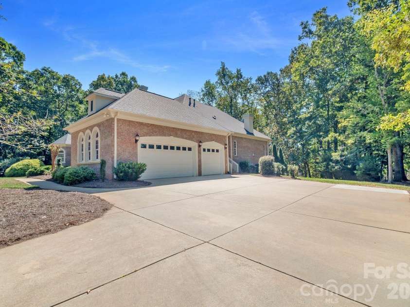 6052 Oxfordshire Road, Waxhaw, NC 28173.  MLS# CAR4426444, YatesRealty ID 17043. 