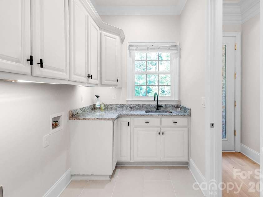 6052 Oxfordshire Road, Waxhaw, NC 28173.  MLS# CAR4426444, YatesRealty ID 17043. 