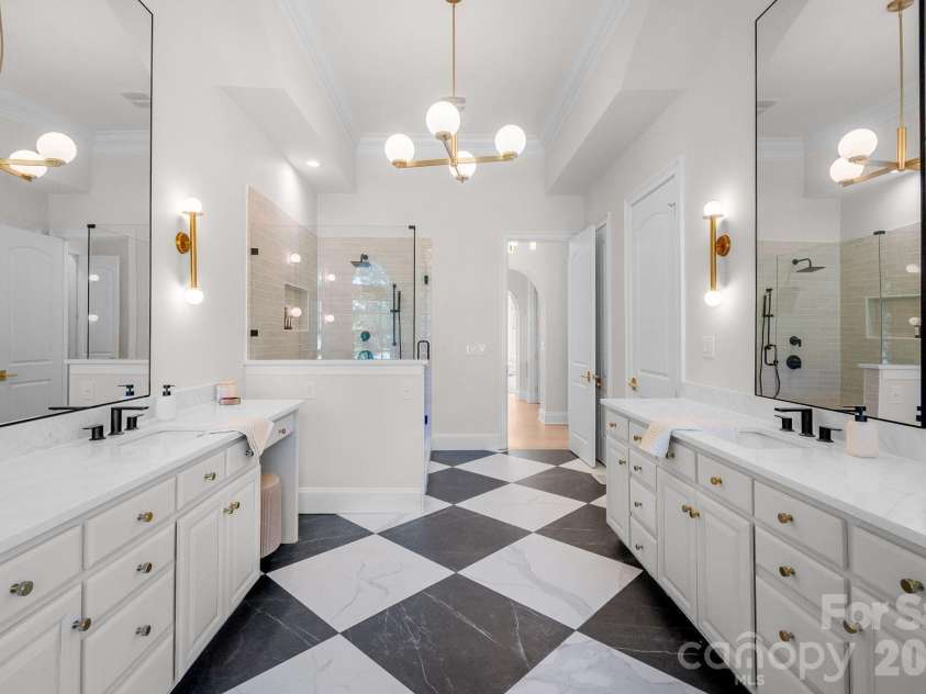 6052 Oxfordshire Road, Waxhaw, NC 28173.  MLS# CAR4426444, YatesRealty ID 17043. 