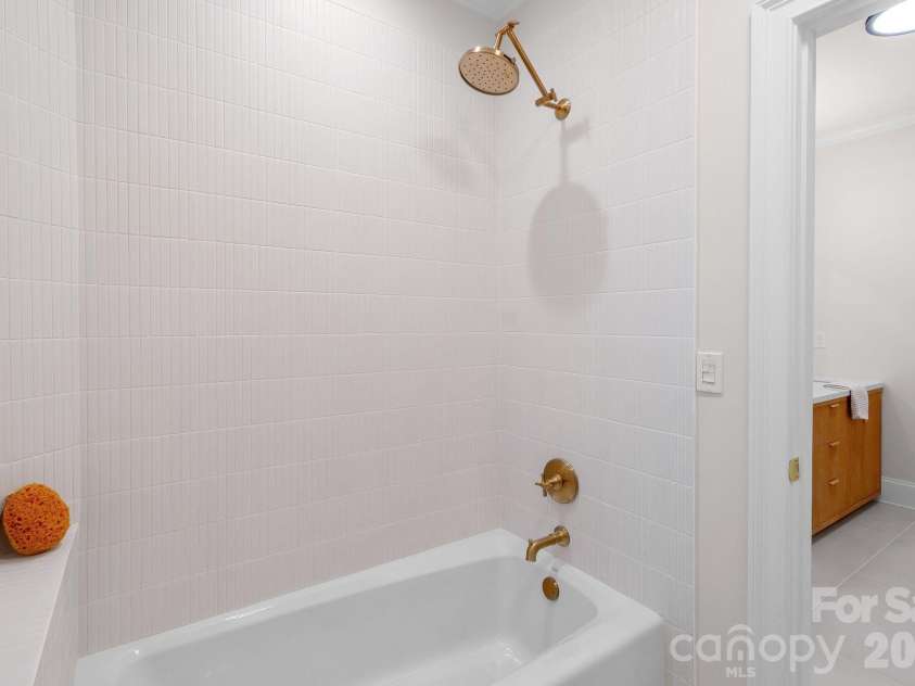 6052 Oxfordshire Road, Waxhaw, NC 28173.  MLS# CAR4426444, YatesRealty ID 17043. 
