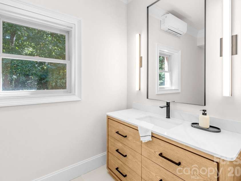 6052 Oxfordshire Road, Waxhaw, NC 28173.  MLS# CAR4426444, YatesRealty ID 17043. 