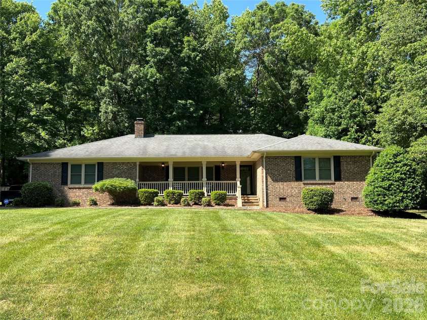239 Hickory Lane Drive, Mount Holly, NC 28120.  MLS# CAR4374961, YatesRealty ID 17044. 