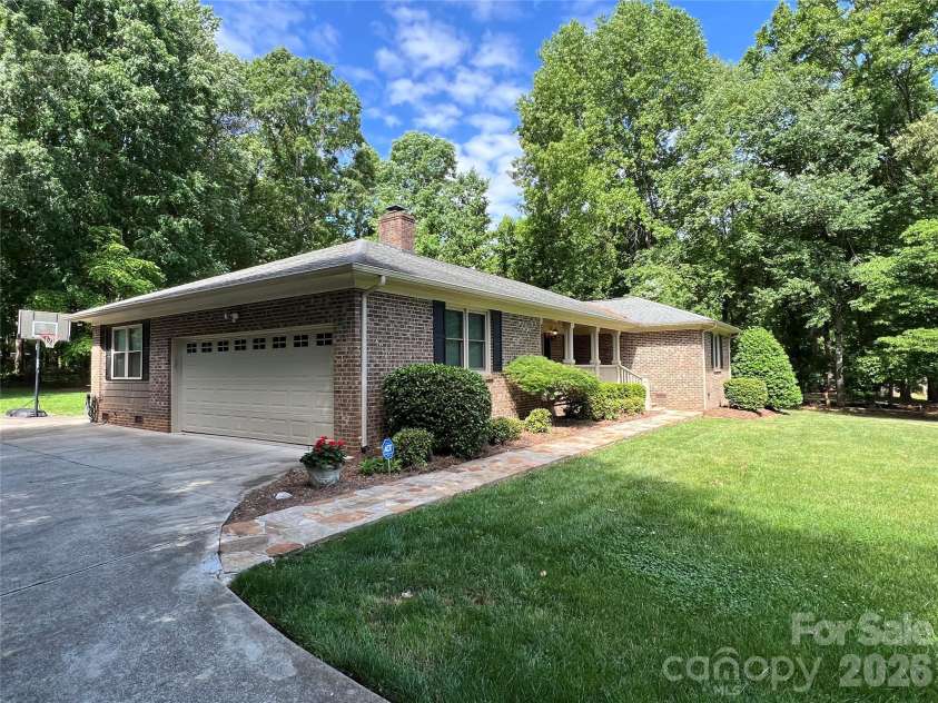 239 Hickory Lane Drive, Mount Holly, NC 28120.  MLS# CAR4374961, YatesRealty ID 17044. 
