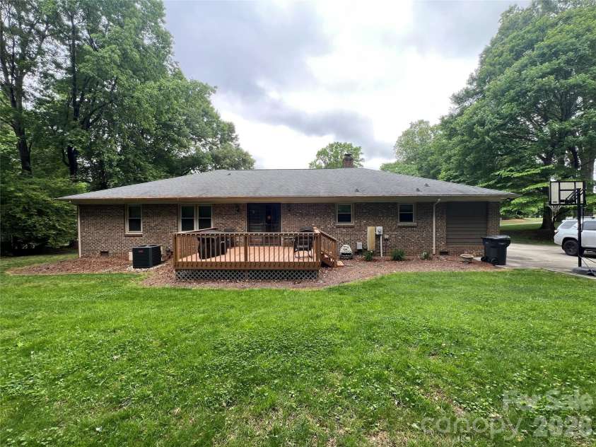 239 Hickory Lane Drive, Mount Holly, NC 28120.  MLS# CAR4374961, YatesRealty ID 17044. 