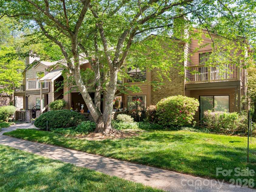 38 Ravencroft Lane, Asheville, NC 28803.  MLS# CAR4376530, YatesRealty ID 17046. 