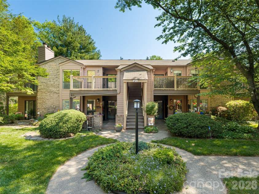 38 Ravencroft Lane, Asheville, NC 28803.  MLS# CAR4376530, YatesRealty ID 17046. 