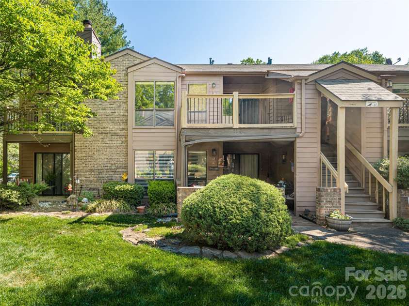 38 Ravencroft Lane, Asheville, NC 28803.  MLS# CAR4376530, YatesRealty ID 17046. 