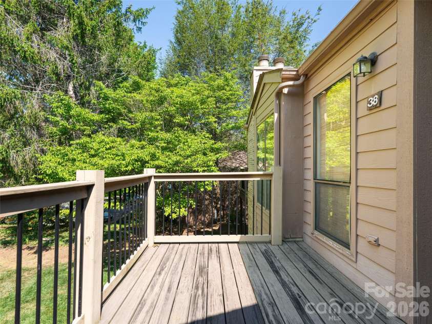38 Ravencroft Lane, Asheville, NC 28803.  MLS# CAR4376530, YatesRealty ID 17046. 
