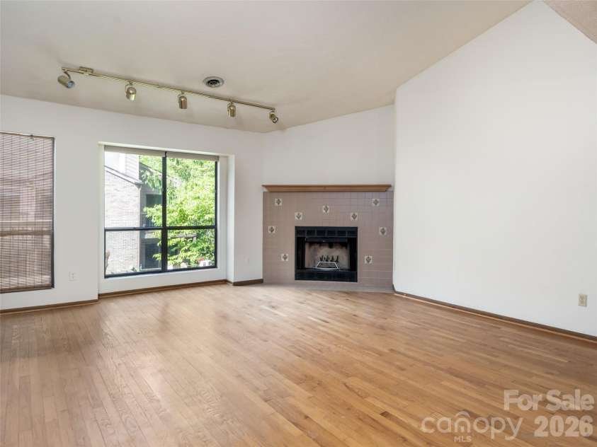 38 Ravencroft Lane, Asheville, NC 28803.  MLS# CAR4376530, YatesRealty ID 17046. 