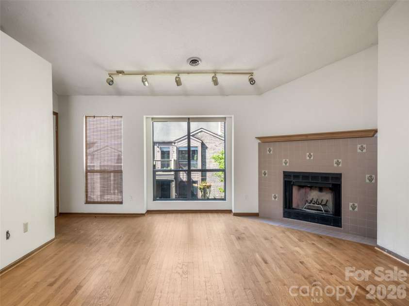 38 Ravencroft Lane, Asheville, NC 28803.  MLS# CAR4376530, YatesRealty ID 17046. 