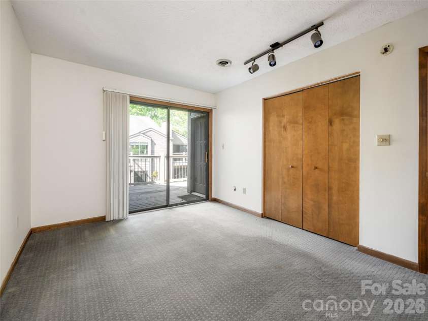 38 Ravencroft Lane, Asheville, NC 28803.  MLS# CAR4376530, YatesRealty ID 17046. 