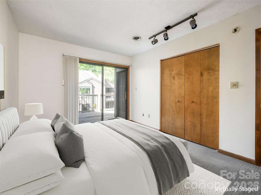 38 Ravencroft Lane, Asheville, NC 28803.  MLS# CAR4376530, YatesRealty ID 17046. 