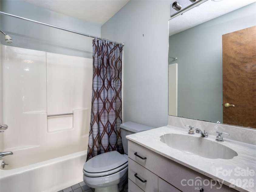 38 Ravencroft Lane, Asheville, NC 28803.  MLS# CAR4376530, YatesRealty ID 17046. 