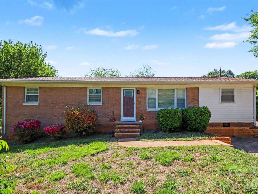 1907 Alpine Lane, Gastonia, NC 28054.  MLS# CAR4375181, YatesRealty ID 17047. 