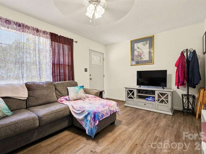 1907 Alpine Lane, Gastonia, NC 28054.  MLS# CAR4375181, YatesRealty ID 17047. 