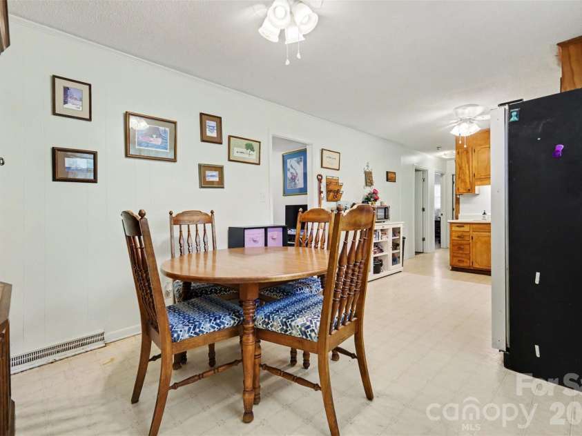 1907 Alpine Lane, Gastonia, NC 28054.  MLS# CAR4375181, YatesRealty ID 17047. 