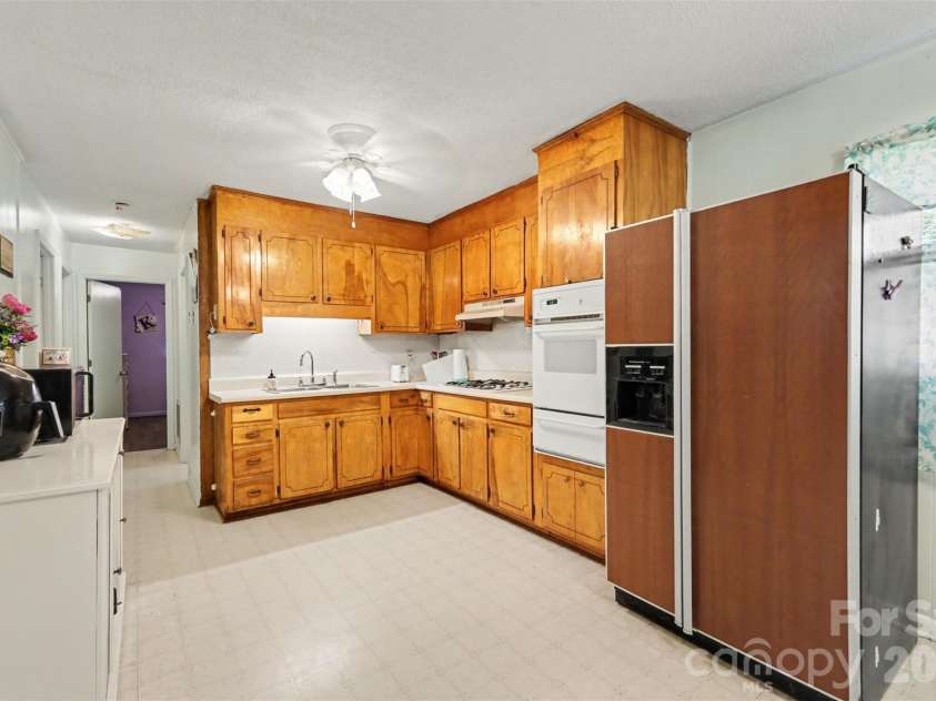 1907 Alpine Lane, Gastonia, NC 28054.  MLS# CAR4375181, YatesRealty ID 17047. 