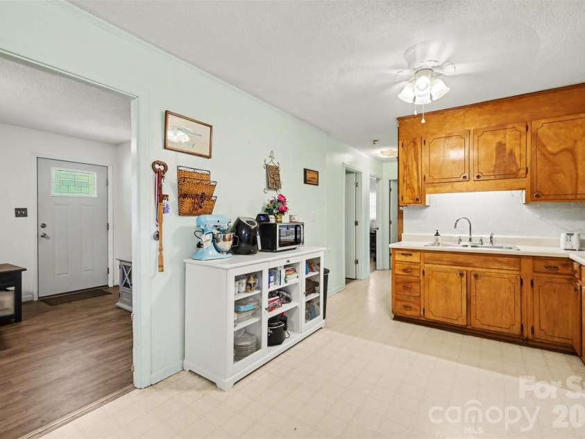 1907 Alpine Lane, Gastonia, NC 28054.  MLS# CAR4375181, YatesRealty ID 17047. 