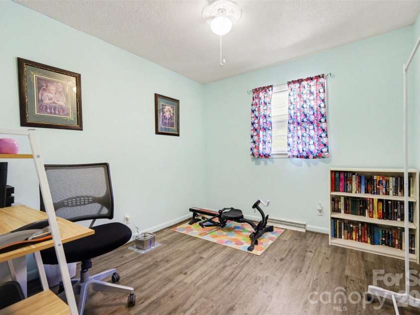 1907 Alpine Lane, Gastonia, NC 28054.  MLS# CAR4375181, YatesRealty ID 17047. 
