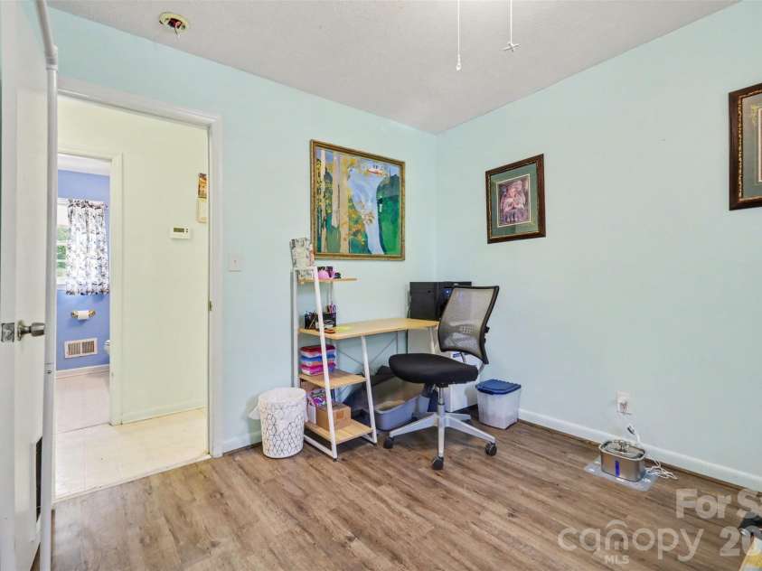 1907 Alpine Lane, Gastonia, NC 28054.  MLS# CAR4375181, YatesRealty ID 17047. 
