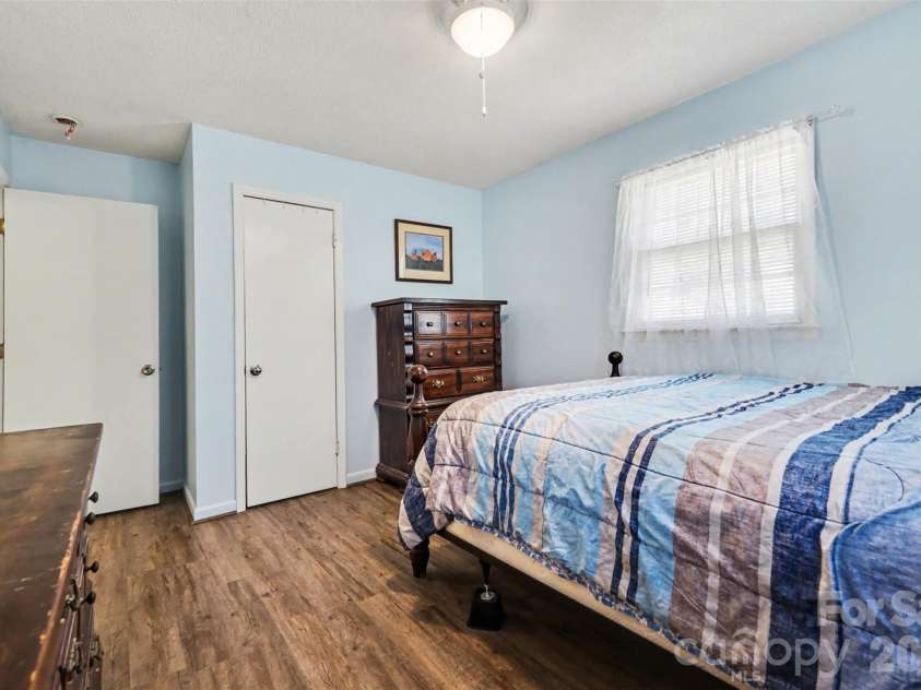 1907 Alpine Lane, Gastonia, NC 28054.  MLS# CAR4375181, YatesRealty ID 17047. 