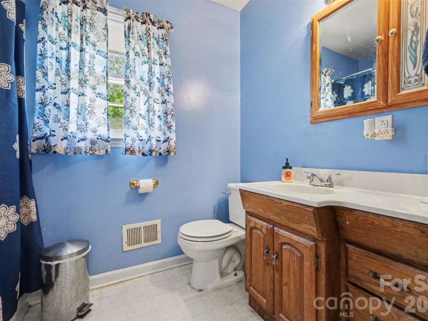 1907 Alpine Lane, Gastonia, NC 28054.  MLS# CAR4375181, YatesRealty ID 17047. 