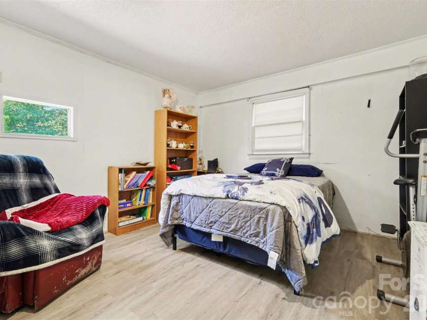 1907 Alpine Lane, Gastonia, NC 28054.  MLS# CAR4375181, YatesRealty ID 17047. 