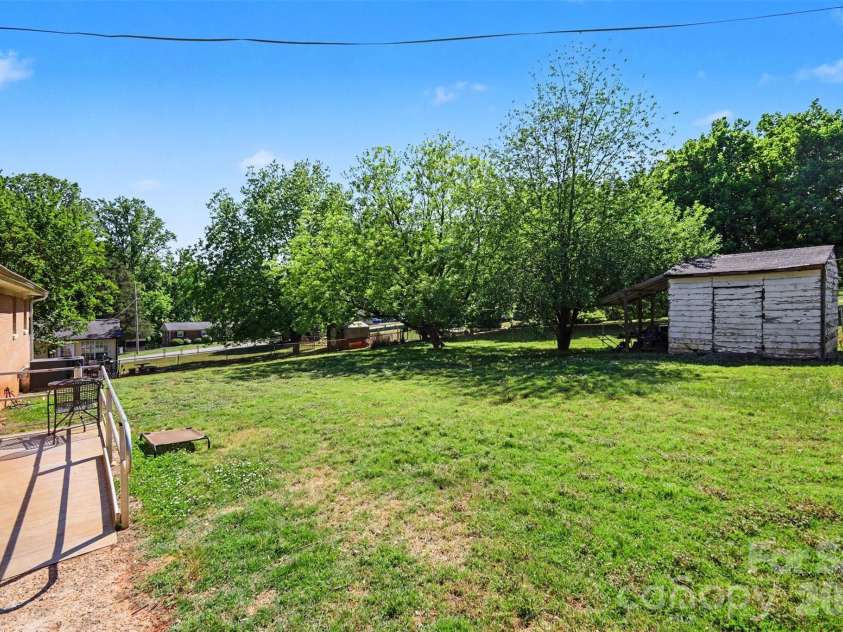 1907 Alpine Lane, Gastonia, NC 28054.  MLS# CAR4375181, YatesRealty ID 17047. 