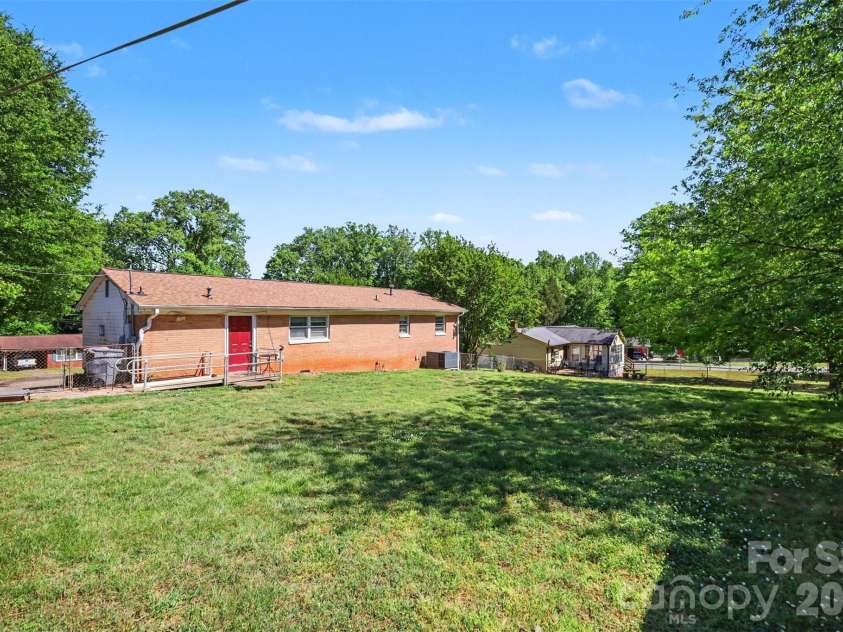 1907 Alpine Lane, Gastonia, NC 28054.  MLS# CAR4375181, YatesRealty ID 17047. 
