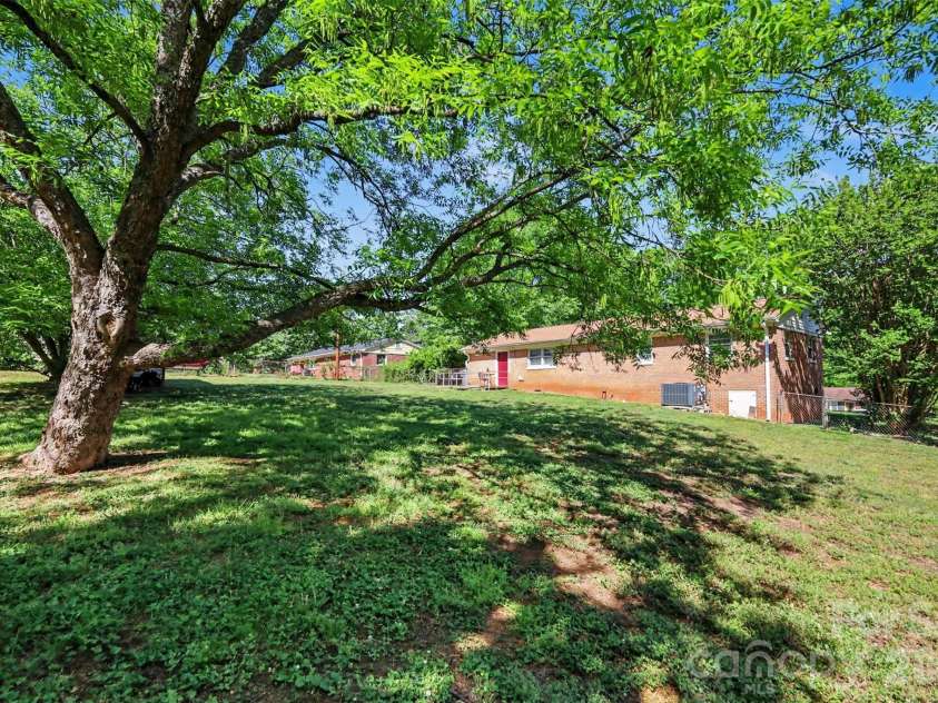 1907 Alpine Lane, Gastonia, NC 28054.  MLS# CAR4375181, YatesRealty ID 17047. 