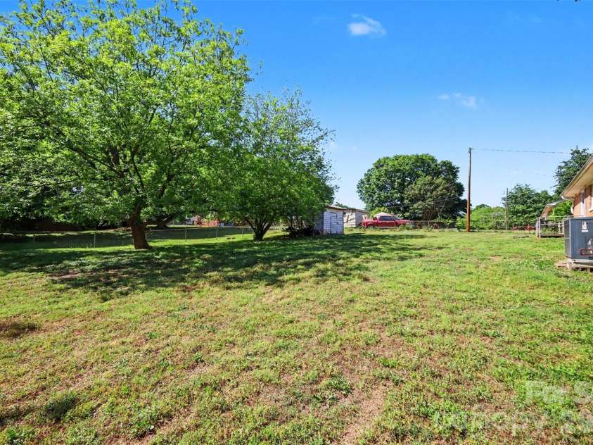 1907 Alpine Lane, Gastonia, NC 28054.  MLS# CAR4375181, YatesRealty ID 17047. 