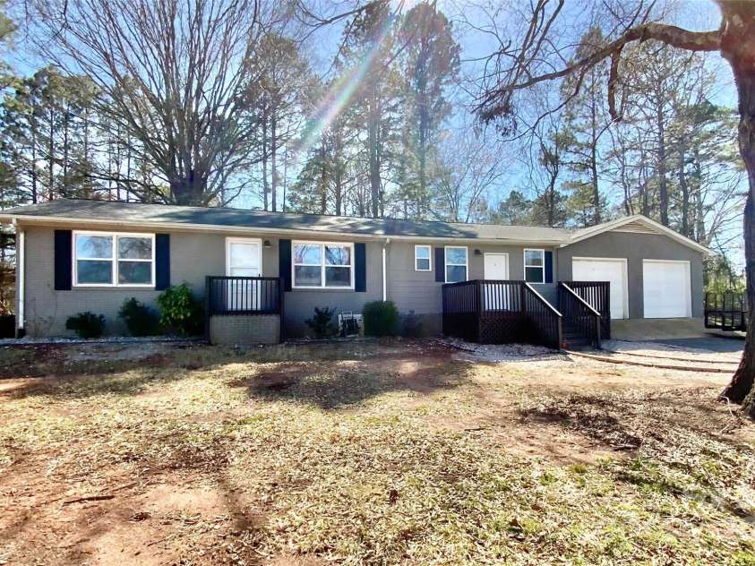 3807 Woodlawn Street, Sharon, SC 29742.  MLS# CAR4233211, YatesRealty ID 17047. 
