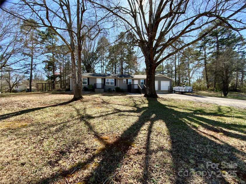 3807 Woodlawn Street, Sharon, SC 29742.  MLS# CAR4233211, YatesRealty ID 17047. 