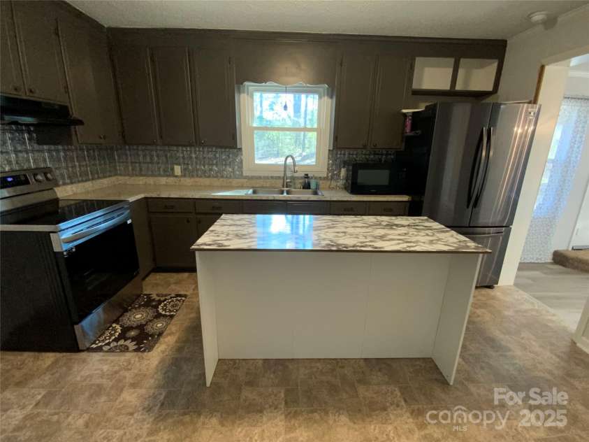 3807 Woodlawn Street, Sharon, SC 29742.  MLS# CAR4233211, YatesRealty ID 17047. 
