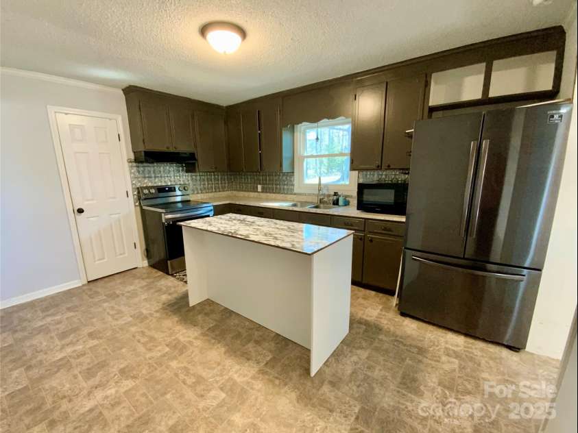 3807 Woodlawn Street, Sharon, SC 29742.  MLS# CAR4233211, YatesRealty ID 17047. 