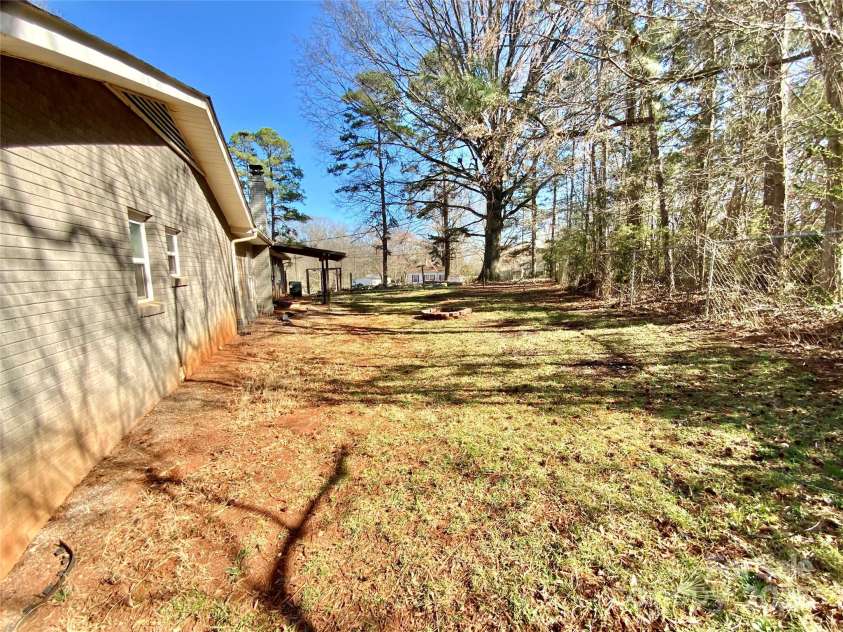 3807 Woodlawn Street, Sharon, SC 29742.  MLS# CAR4233211, YatesRealty ID 17047. 