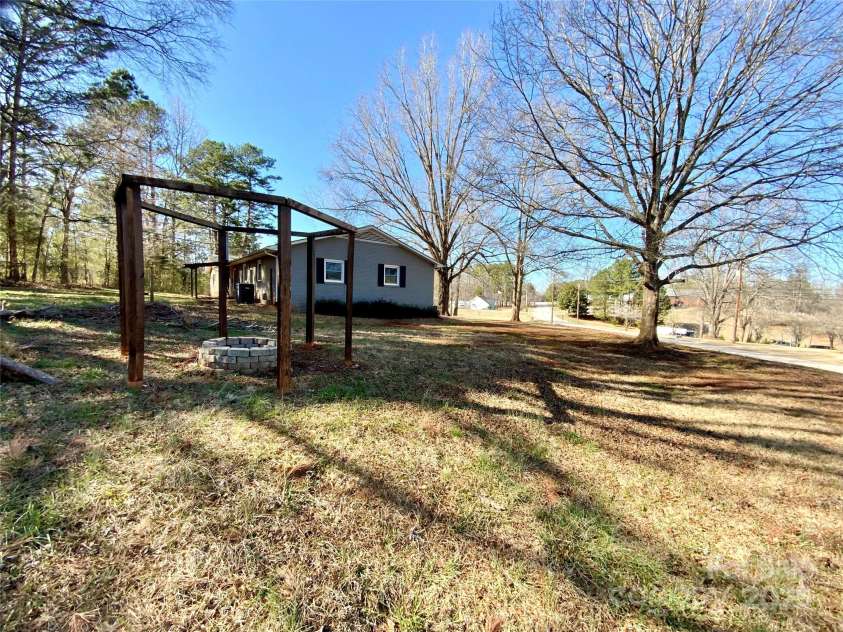 3807 Woodlawn Street, Sharon, SC 29742.  MLS# CAR4233211, YatesRealty ID 17047. 