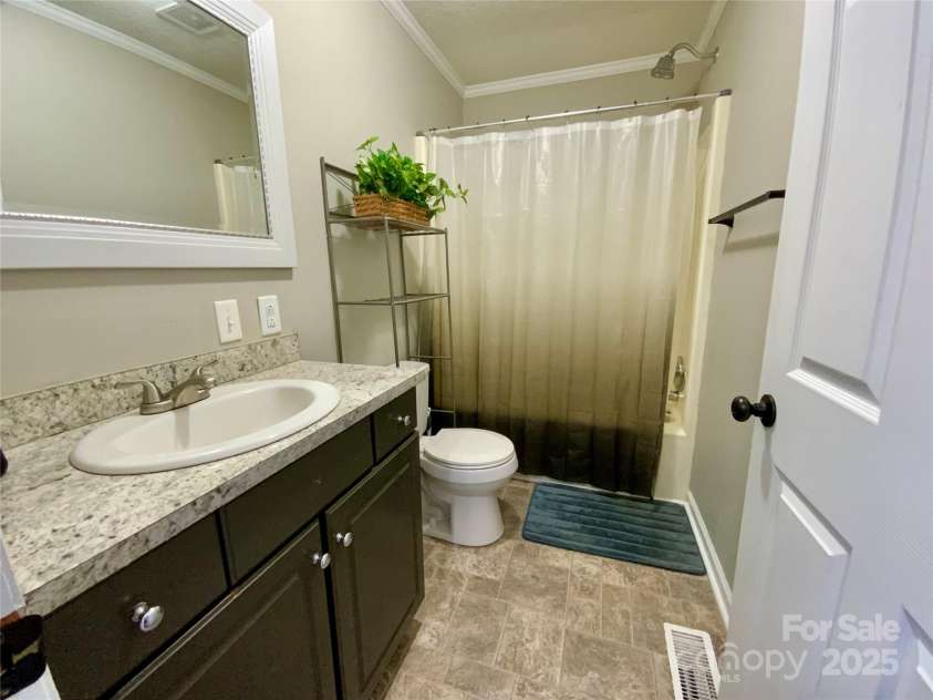 3807 Woodlawn Street, Sharon, SC 29742.  MLS# CAR4233211, YatesRealty ID 17047. Second full bathroom