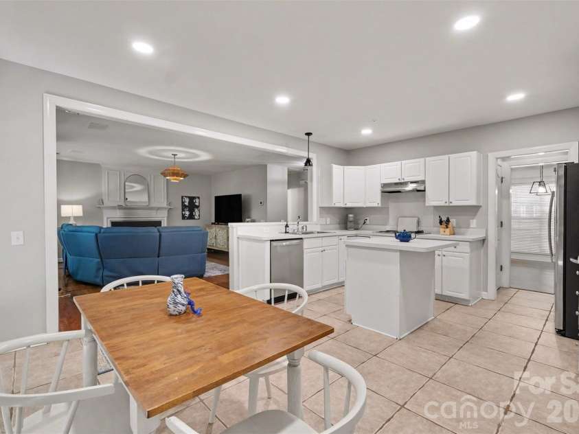 15817 Prestwoods Lane, Huntersville, NC 28078.  MLS# CAR4375192, YatesRealty ID 17048. 