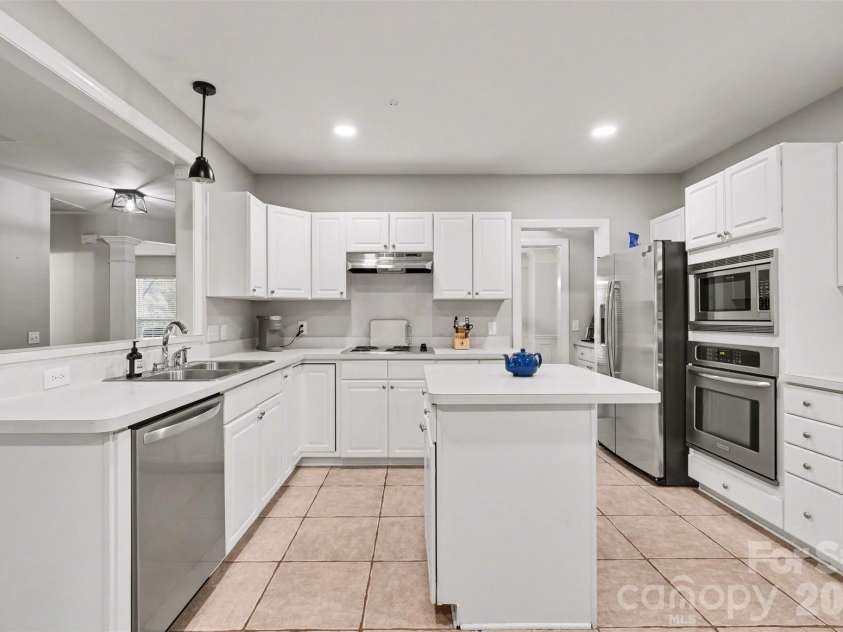 15817 Prestwoods Lane, Huntersville, NC 28078.  MLS# CAR4375192, YatesRealty ID 17048. 