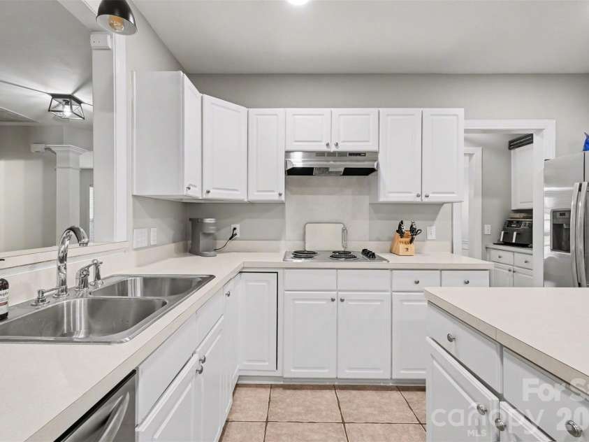 15817 Prestwoods Lane, Huntersville, NC 28078.  MLS# CAR4375192, YatesRealty ID 17048. 