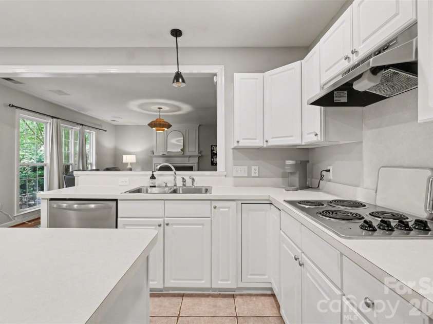 15817 Prestwoods Lane, Huntersville, NC 28078.  MLS# CAR4375192, YatesRealty ID 17048. 