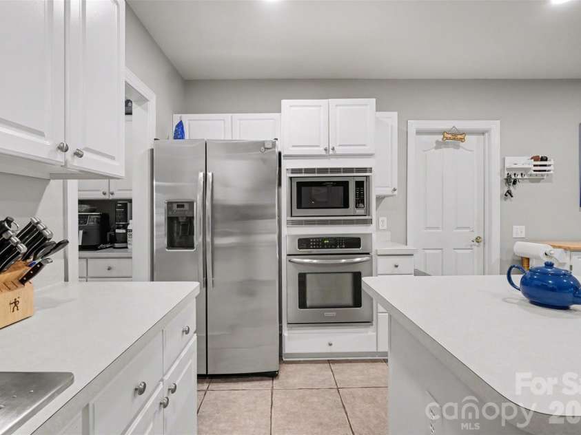 15817 Prestwoods Lane, Huntersville, NC 28078.  MLS# CAR4375192, YatesRealty ID 17048. 