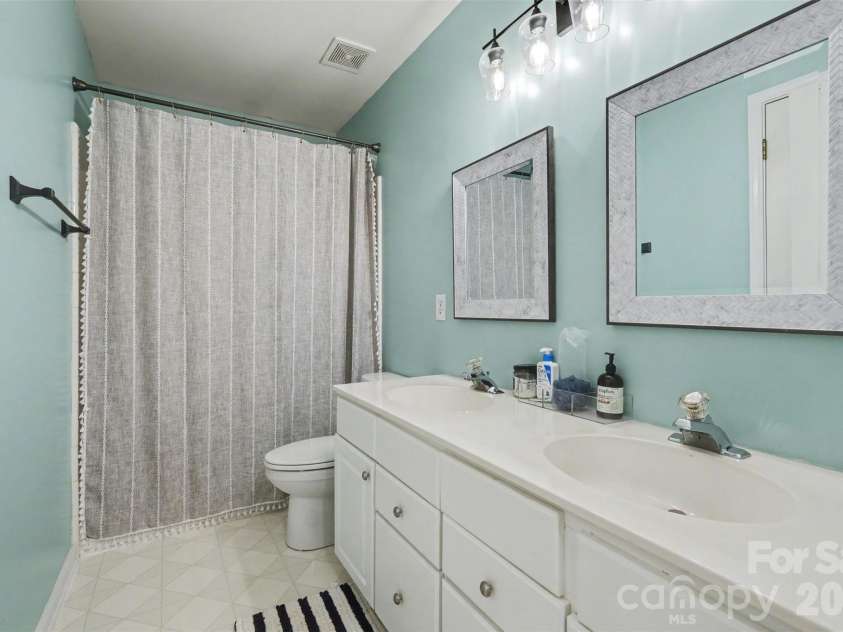 15817 Prestwoods Lane, Huntersville, NC 28078.  MLS# CAR4375192, YatesRealty ID 17048. 