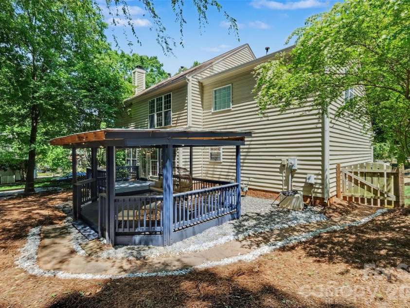 15817 Prestwoods Lane, Huntersville, NC 28078.  MLS# CAR4375192, YatesRealty ID 17048. 