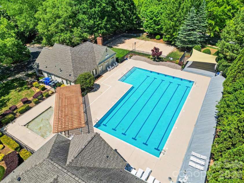 15817 Prestwoods Lane, Huntersville, NC 28078.  MLS# CAR4375192, YatesRealty ID 17048. 